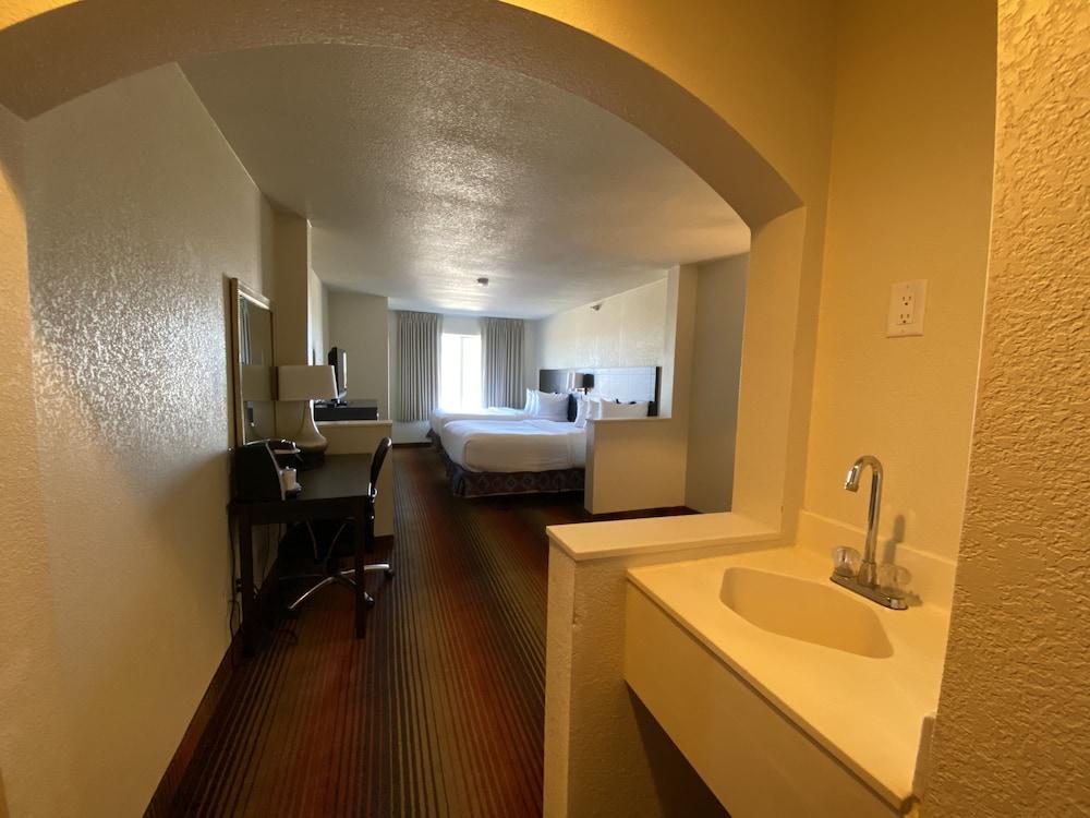 Hotel Lajunta 3*