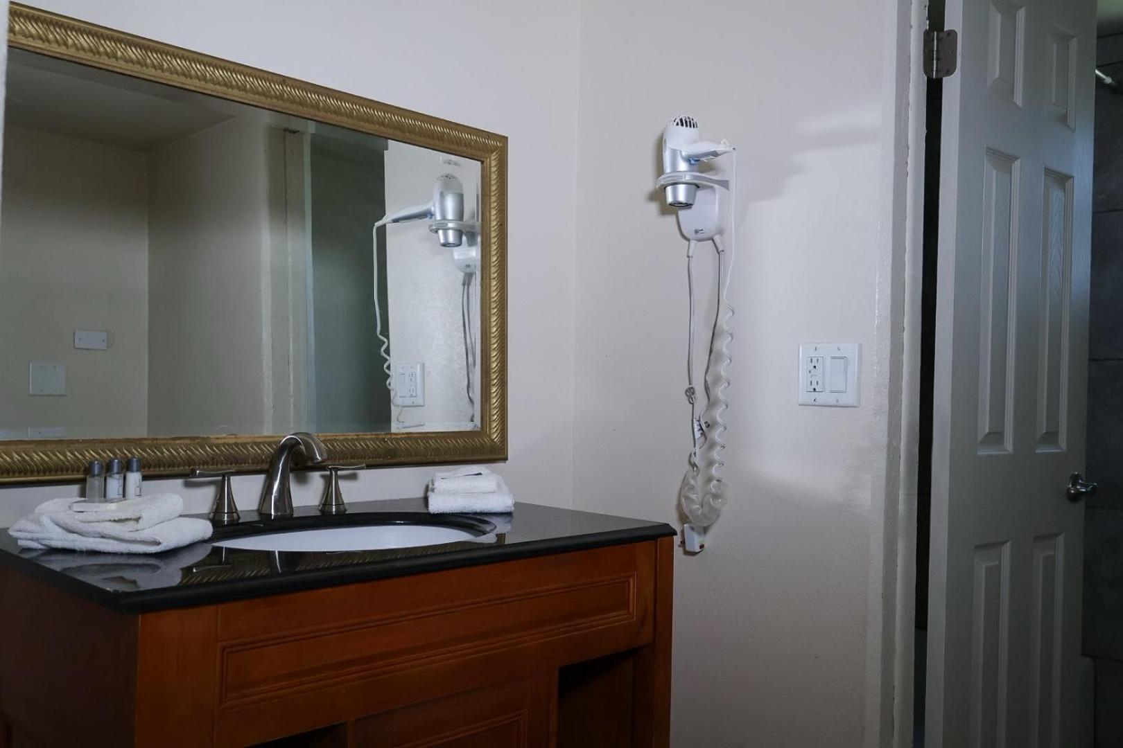 Lajunta Hotel 3*
