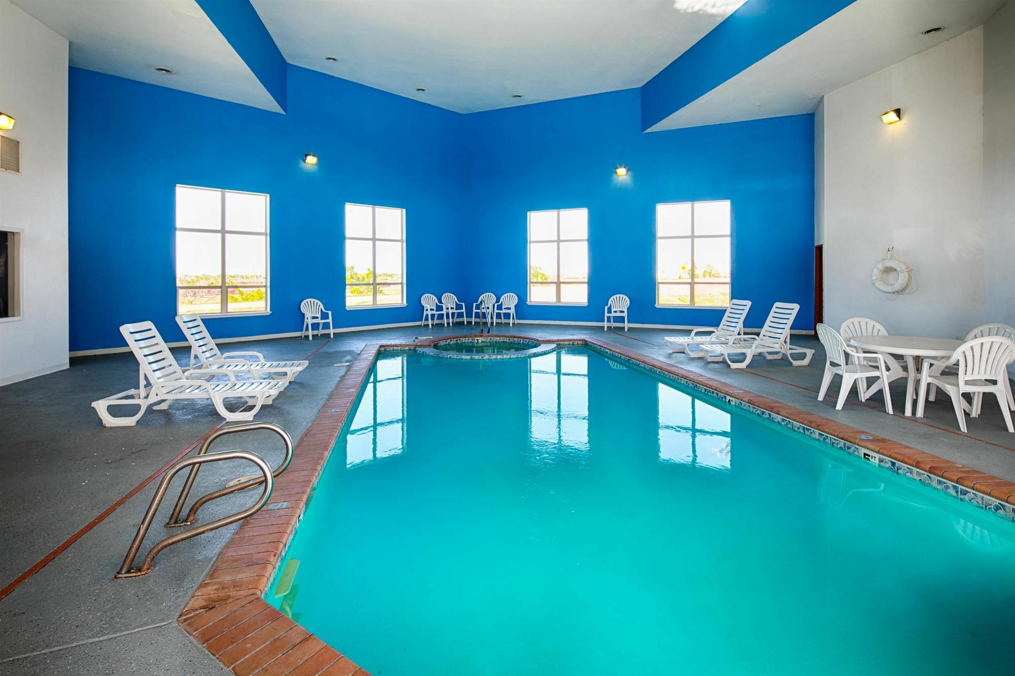 Lajunta Hotel 3*